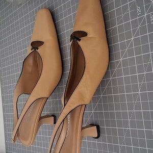 Vintage Beige Slingback Kitten Heels 🛍